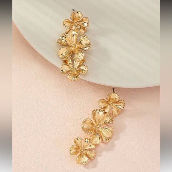 Gold Floral Earrings A1306 - Picture 1 of 4